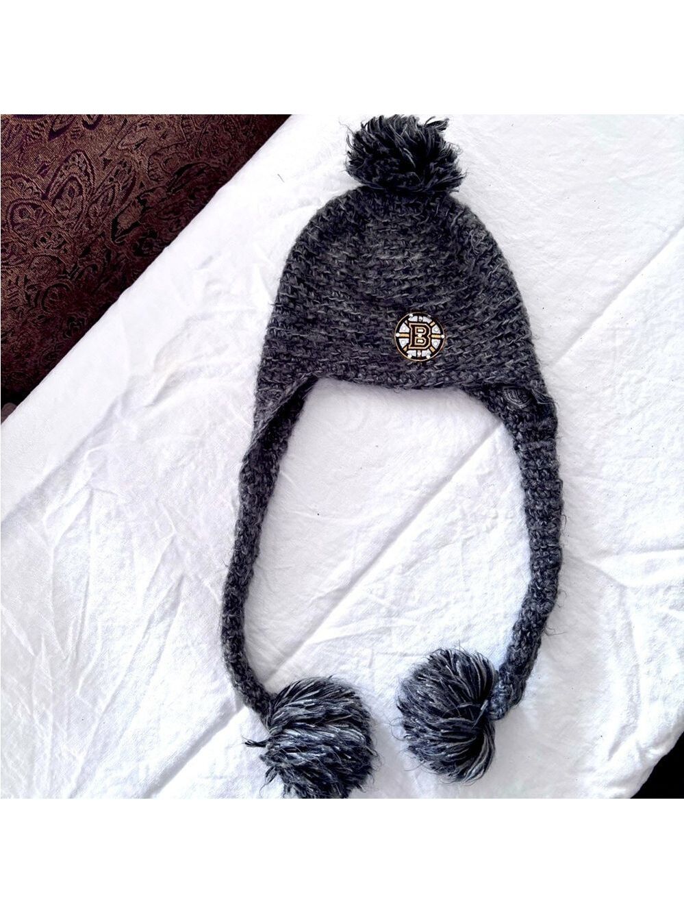 Boston Bruins Winter Women's Beanie Pom Pom Hat NHL Old Time Hockey Black